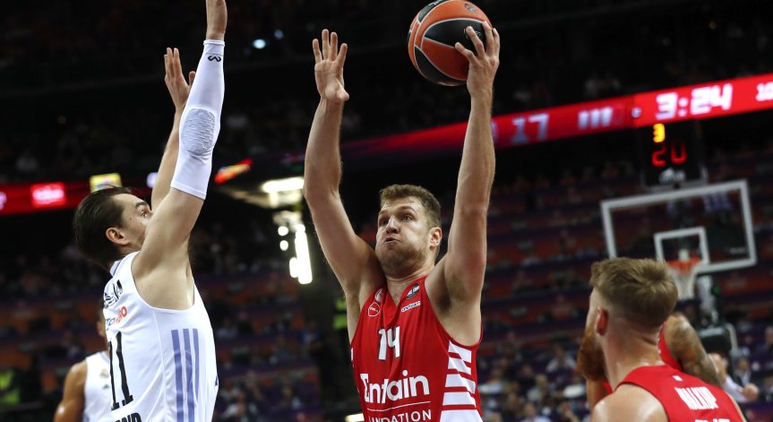 В САЩ разкриха точно колко милиона ще получи Везенков по договора със 