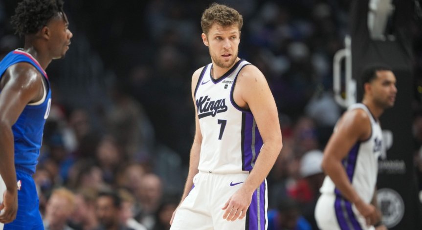 Пълен обрат: Александър Везенков се завръща в 