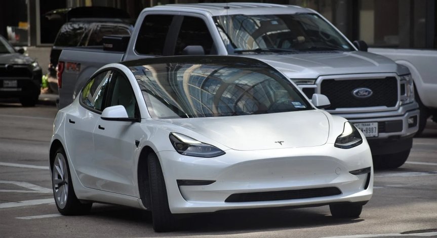 Преследваха заспал шофьор на Tesla цели 40 км