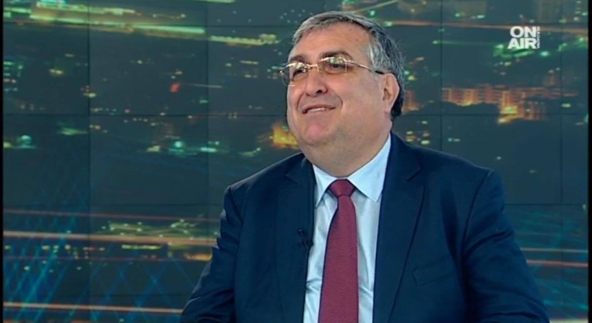 Проф. Близнашки за намаляването на броя депутати: Това е много опасно!