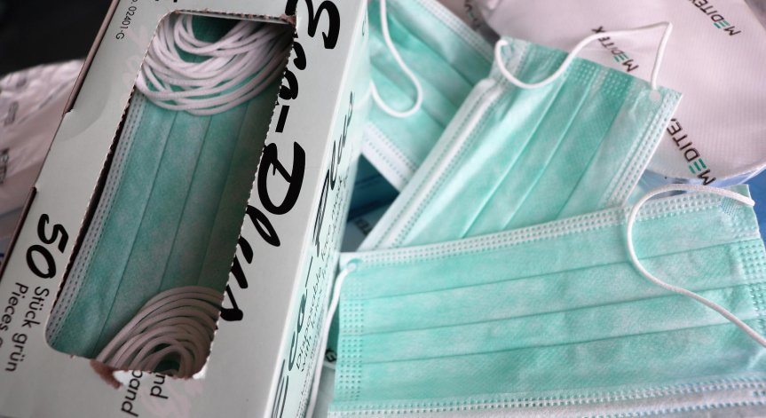 Връщат задължителното ползване на маските на закрито в Кипър