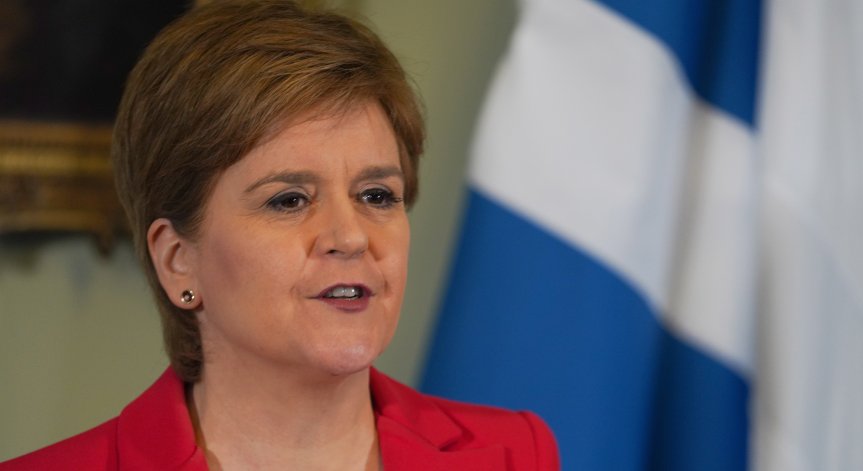 Задържаха бившия премиер на Шотландия, детективи я разпитват как е финансирала партията си