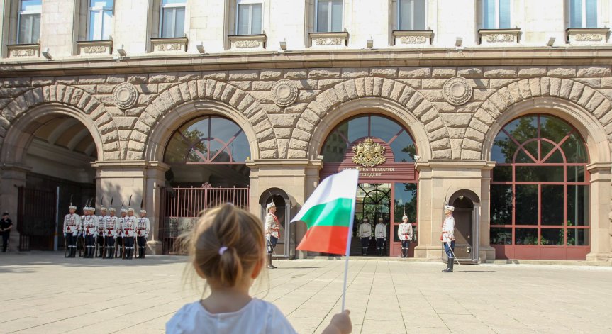 КЗК проверява президентството заради медицинско оборудване от 