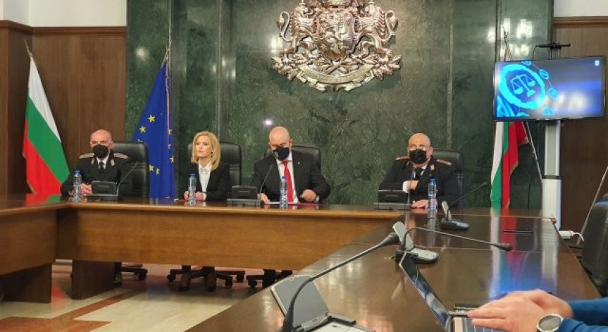 Постоянен арест за обвинените за шпионаж в полза на Русия