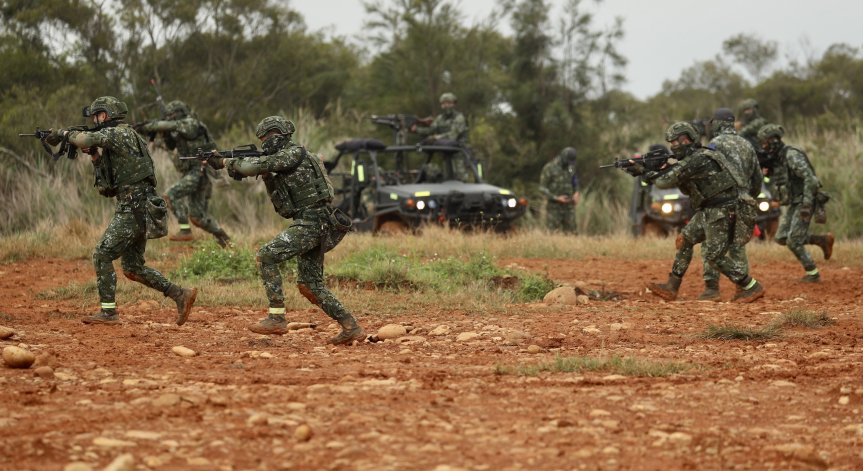 Подготвя ли Китай война за Тайван? Пекин пак размаха пръст на САЩ