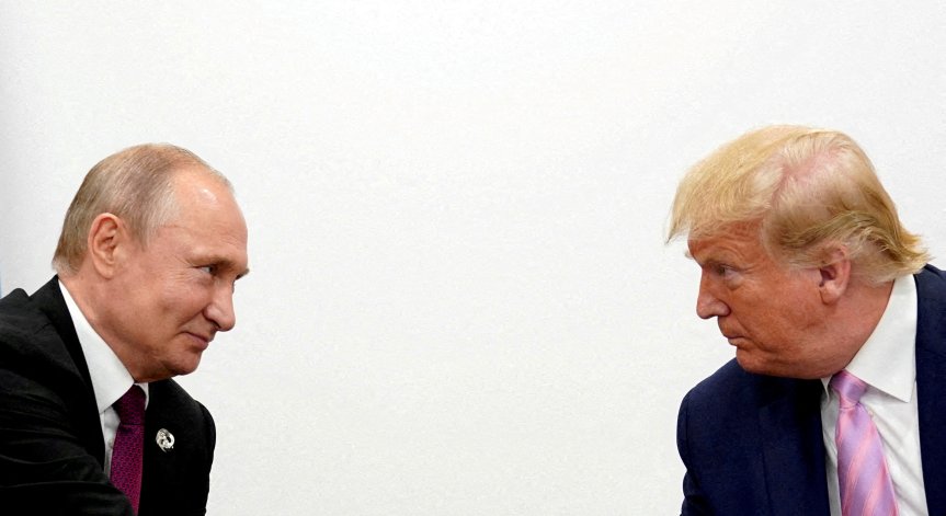 Предполага се, че подаръкът е портрет на Доналд Тръмп.