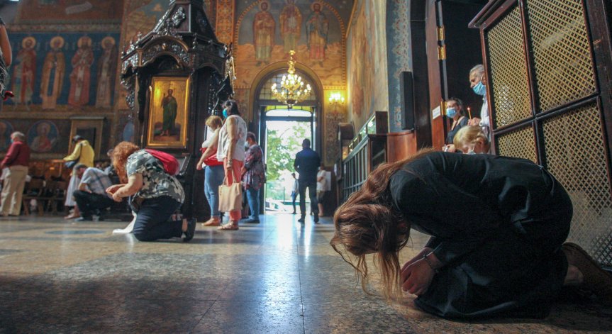 Денят е посветен на паметта на светите мъченици Минодора, Митродора и Нимфодора.