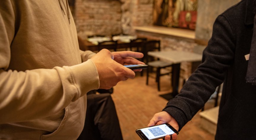 Ковид сертификатите може да станат задължителни за работниците в Полша