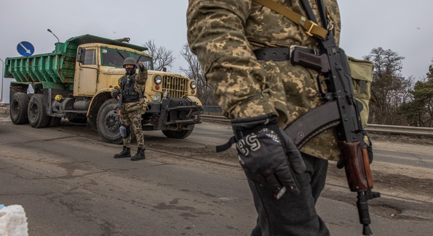 Русия мобилизира армията си, Зеленски свиква украински войници от чужбина