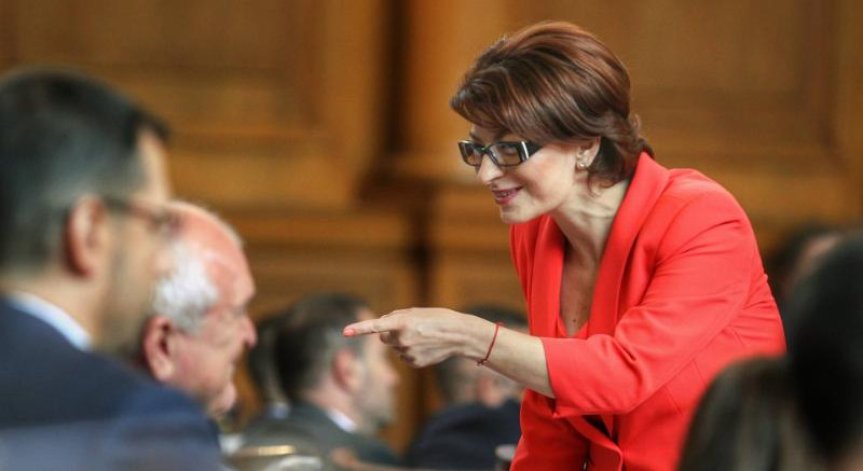 Атанасова за Минчев: Пълна безотговорност, спасява Петков от срам в Скопие?