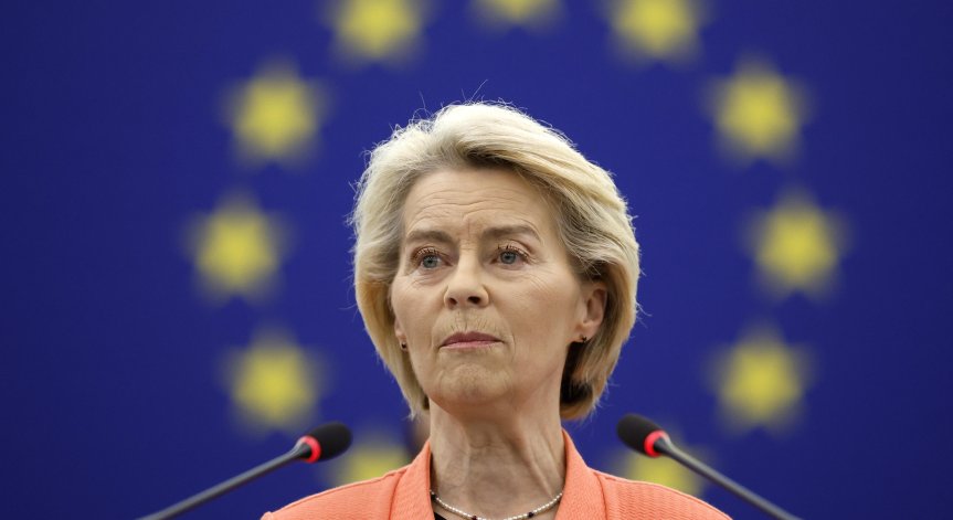 Трябва да се гордеем и да не оставяме екстремистите да пренаписват историята, призова Фон дер Лайен.