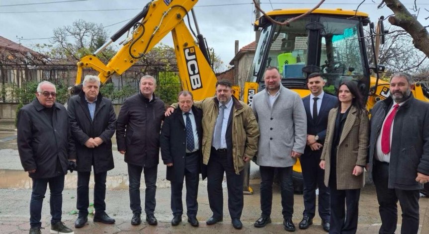 След 18 години без вода - Атанас Зафиров откри новия водопровод в Едрево