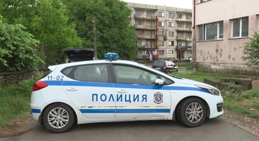 Тройното убийство в Угърчин - извършено по особено жесток начин, обвиняемият остава в ареста