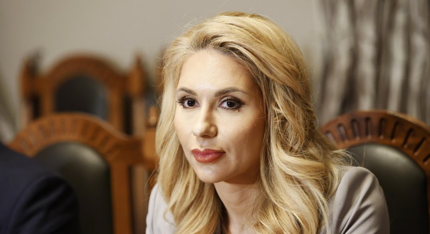 Филипова е настоящ председател на Комисията за защита на потребителите (КЗП).