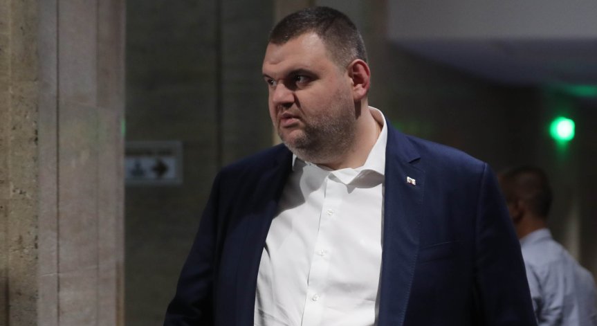Досегашният кабинет на Пеевски в Народното събрание става читалня