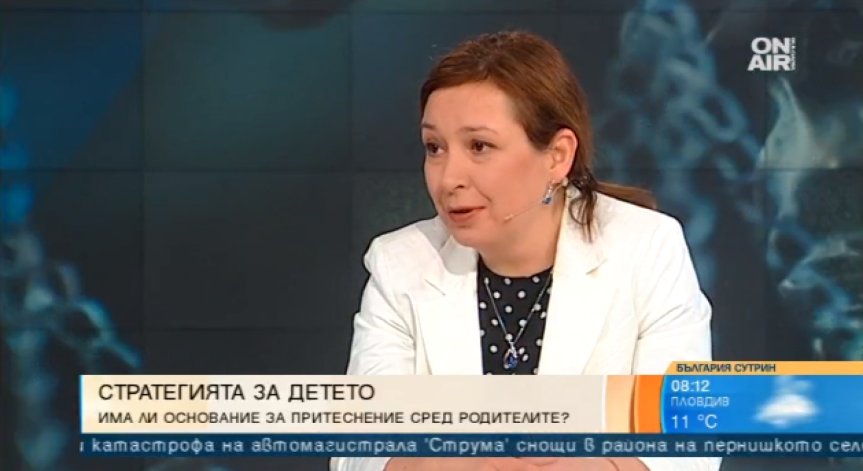 Русинова: Националната стратегия не предвижда отнемане на деца