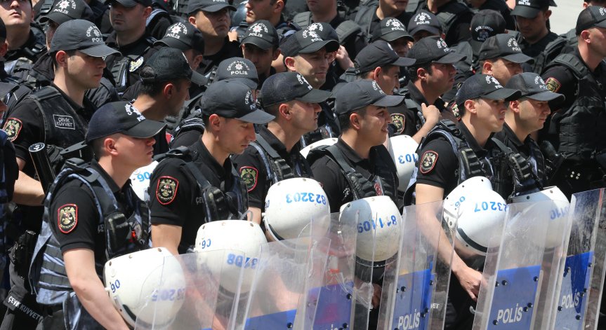 Деветокласник е стрелецът от екшъна в гимназия в Турция