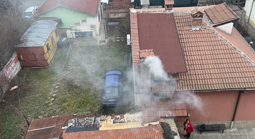 Комин бълва задушлив дим в столичния кв. 