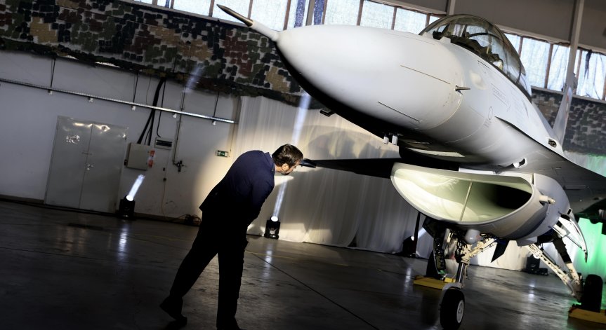 Скоро очакваме и втория самолет.