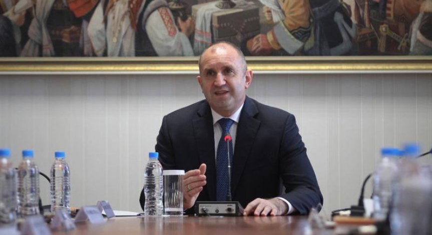 Радев: ЦИК и служебното правителство ще гарантират машинния вот