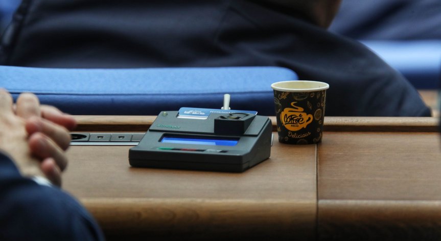 Пореден ден блокаж на парламента.