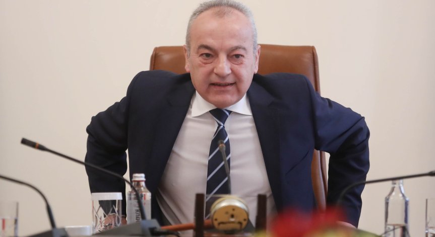 Гълъб Донев даде нестандартен старт на днешното заседание на МС