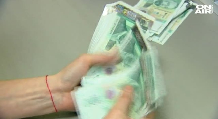 Средната работна заплата расте, но наетите с трудов договор намаляват