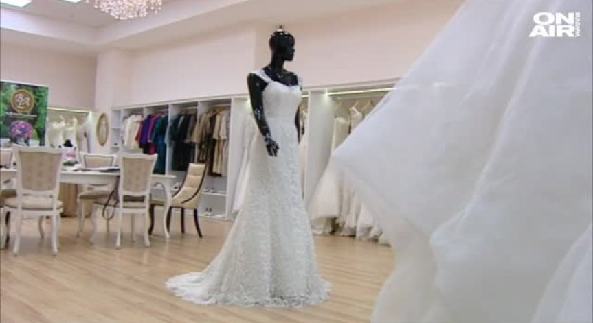 Асиметричните рокли – хит сред булките тази година