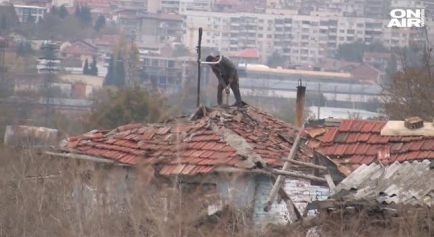 Събарят принудително незаконни къщи в Стара Загора