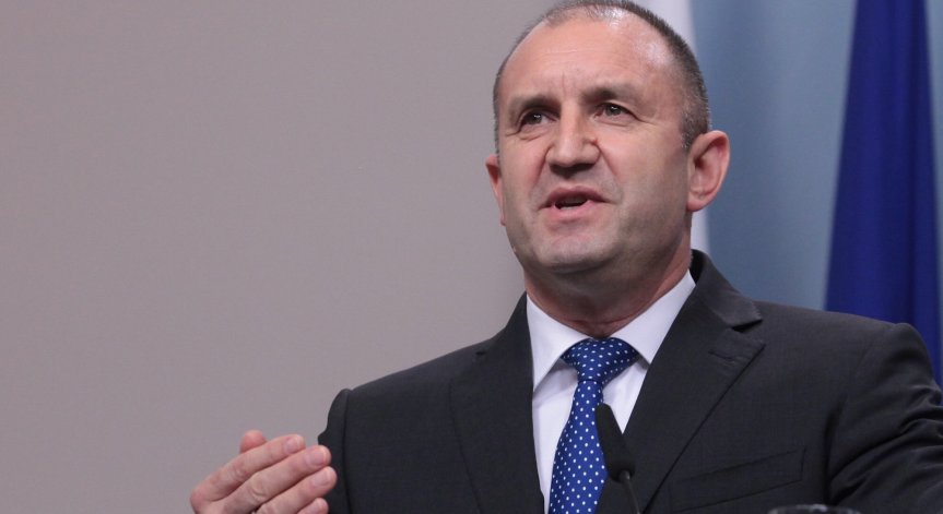 Радев пита партиите: Как ще гарантирате въздушния ни суверенитет?