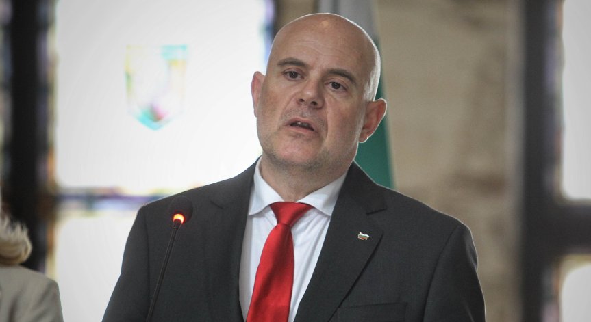 Гешев: Налице е разпространение на наркотици около училищата