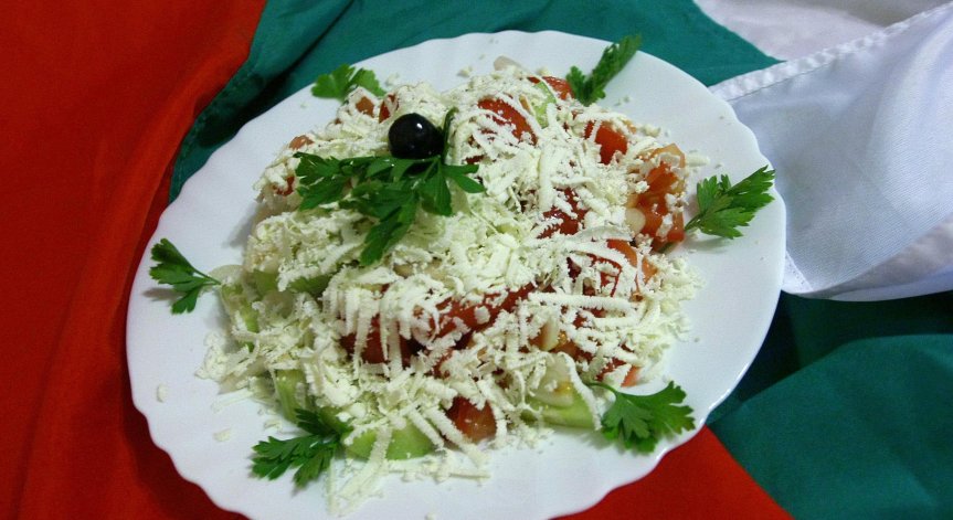 Шопската салата е най-известната и обичаната в България.