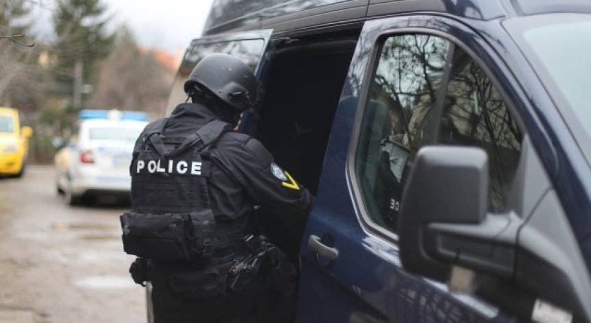 В измамата са използвани фалшиви документи.