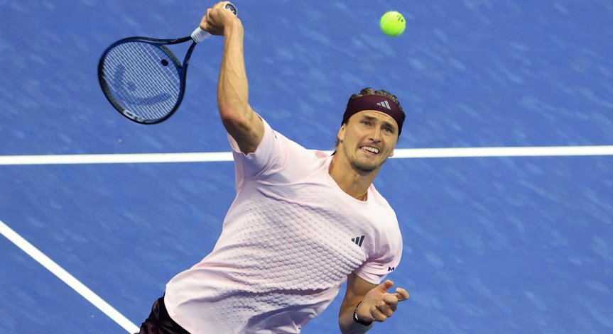 Зверев оцеля в 5-сетова драма срещу Сонего на US Open, продължила почти 5 часа