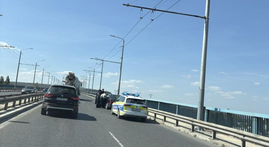 Варненци съобщават за огромно задръстване, което е и в двете посоки.