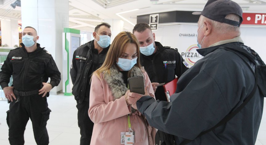 Фандъкова нареди ваксинационните пунктове в моловете да работят всеки ден