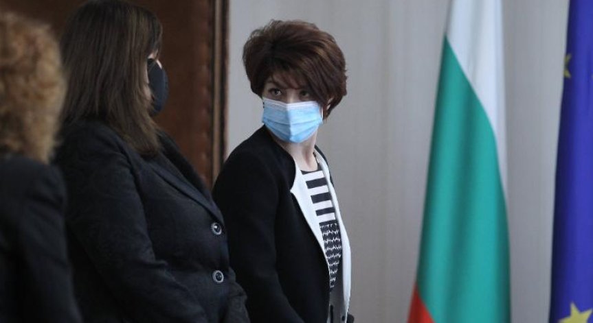 Десислава Атанасова: Хората искат зрелища, служебният кабинет им ги предлага