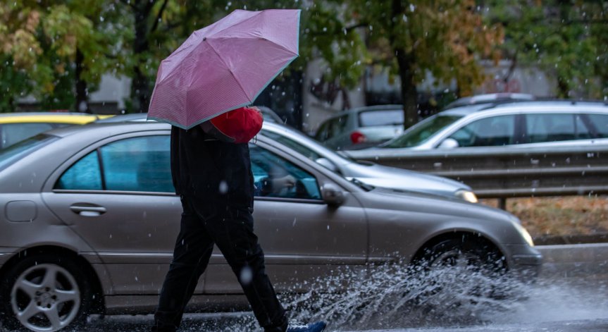 Оранжев и жълт код за опасни валежи и в сряда (+КАРТА)