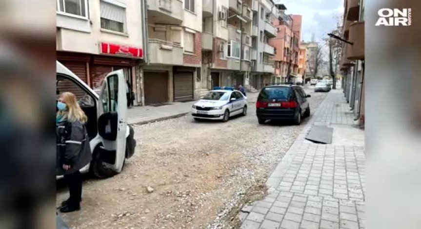Новоремонтиран тротоар пропадна под краката на мъж в Пловдив