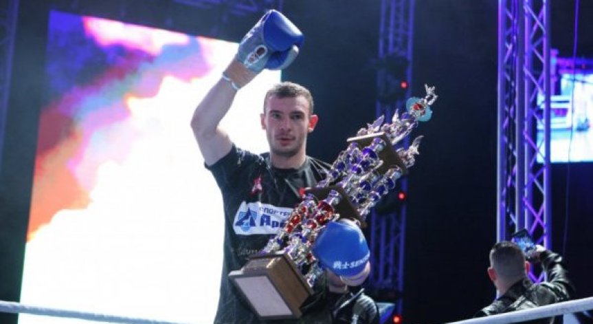 Християн Корунчев разби сърбина Любо Ялови