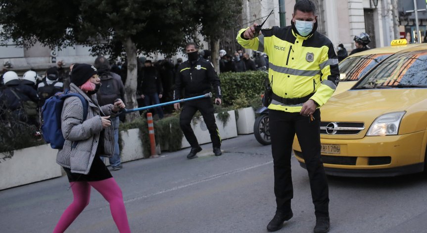 Полицаи през 20 км: Жесток контрол на пътя в тази наша съседка