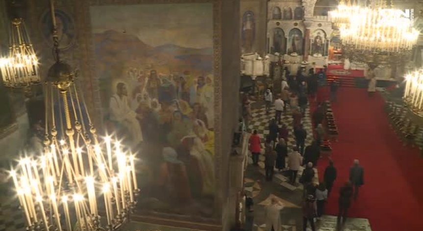 За осми път в историята ни - патриархът освети Светото миро
