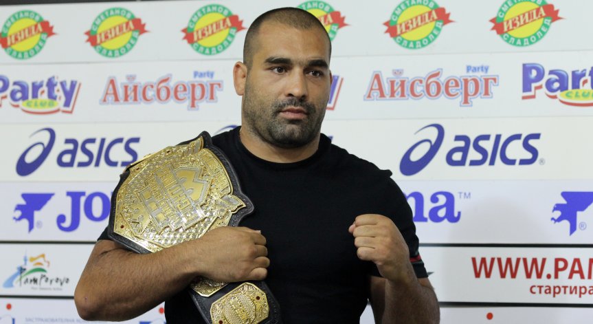 Удар по Багата: Извадиха го от състава на UFC