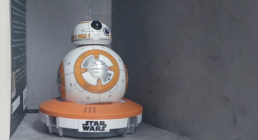 Силата се пробужда: Disney пусна играчките на Star Wars 7