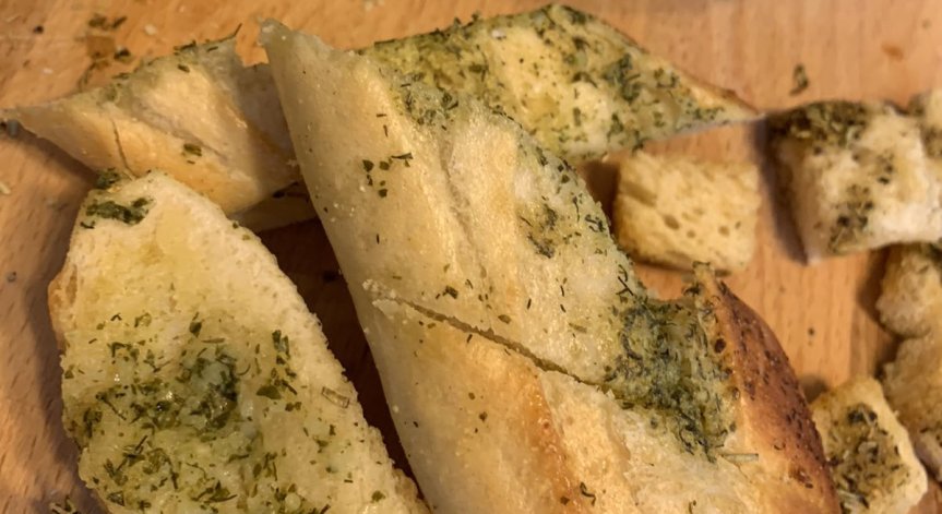 Как да приготвим вкусните домашни чеснови хлебчета на баба?