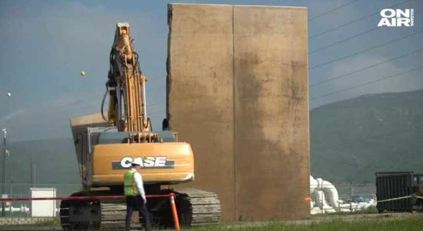 Разрушиха прототипите на бетонната стена на Тръмп