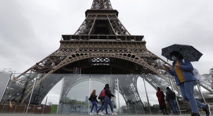 Стачка затвори за посетители Айфеловата кула в Париж