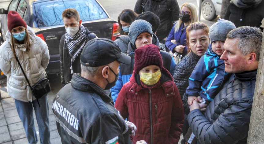 Украйна отваря хуманитарни коридори, 58 500 бежанци са останали у нас от началото на войната