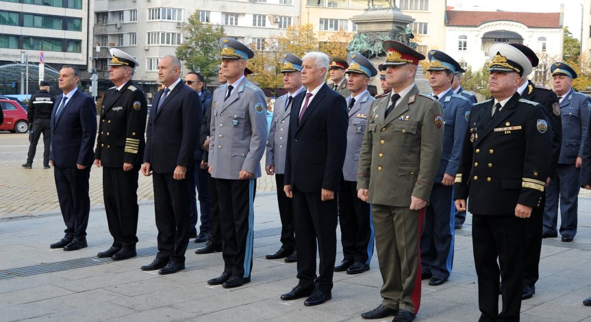 Адм. Ефтимов: Най-много ресурс за модернизация в Българската армия се влага във ВВС