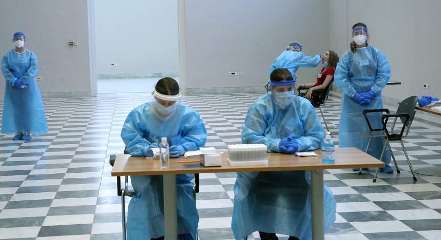Гърция удължи до 15 август изискването за отрицателен PCR тест